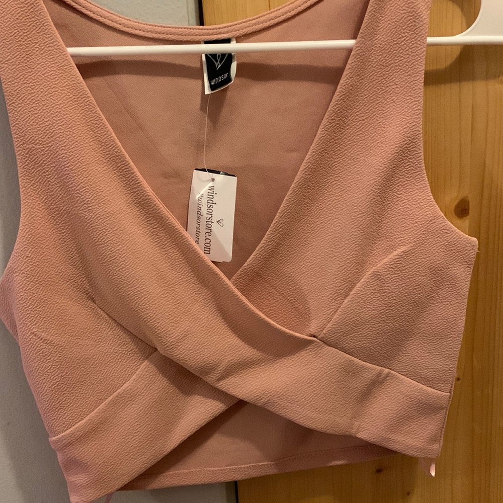 Mauve crop top never been wore.